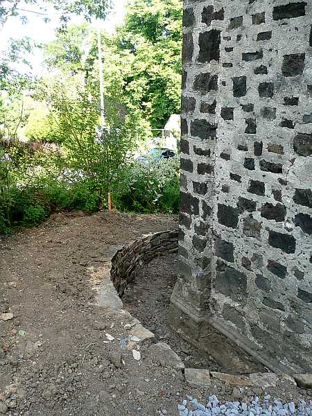 Errichtung einer Trockenmauer
